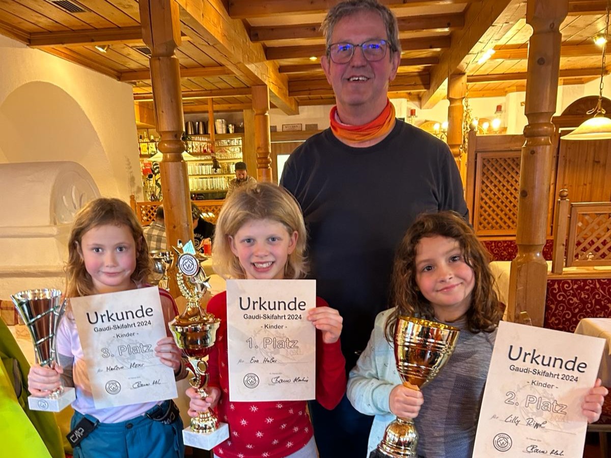 Familienskifahrt & Gaudirennen 2024 in Lofer
